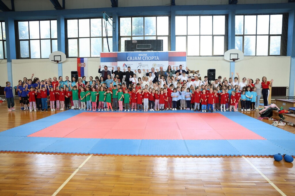 IMG e16fdec5f9495eb5d9c24a603f4da049 V